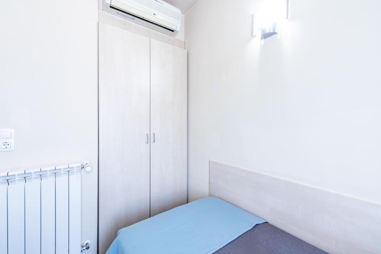 Residencia Universitaria Resa Giner De Los Rios Алькала-де-Энарес Экстерьер фото