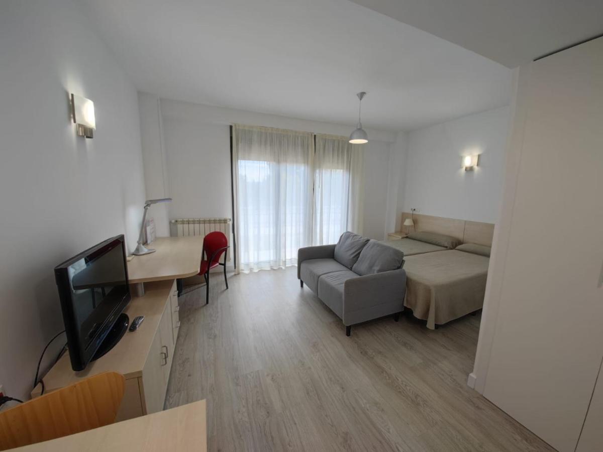 Residencia Universitaria Resa Giner De Los Rios Алькала-де-Энарес Экстерьер фото