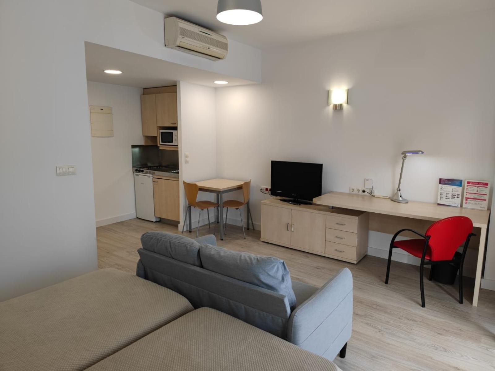 Residencia Universitaria Resa Giner De Los Rios Алькала-де-Энарес Экстерьер фото