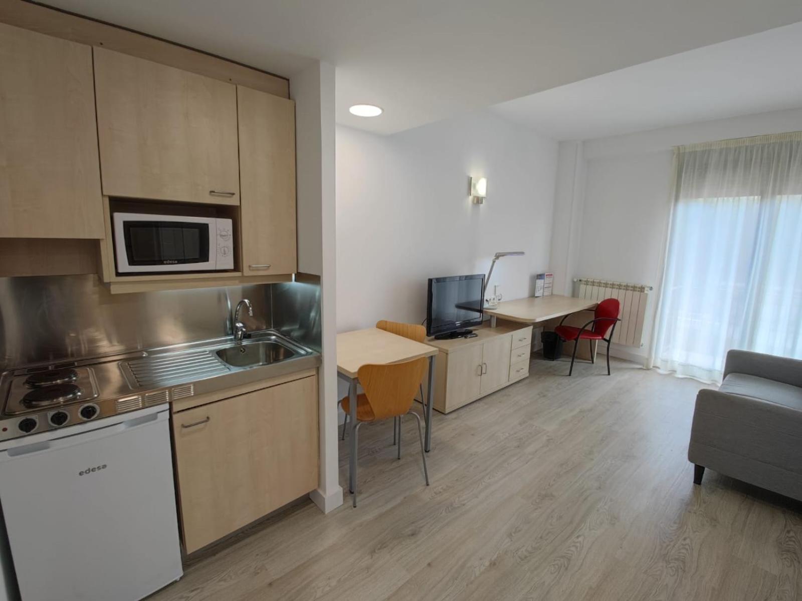 Residencia Universitaria Resa Giner De Los Rios Алькала-де-Энарес Экстерьер фото