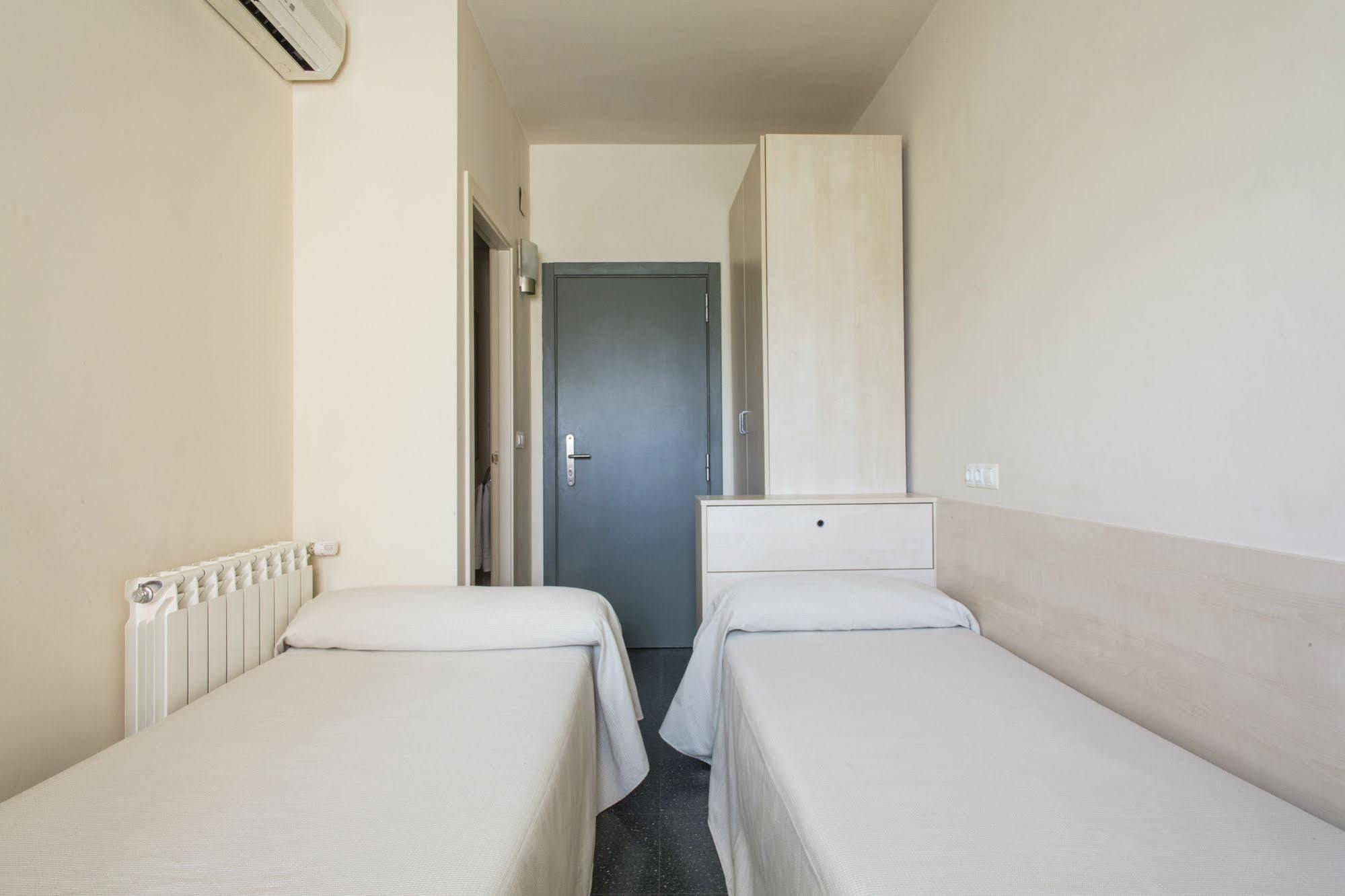Residencia Universitaria Resa Giner De Los Rios Алькала-де-Энарес Экстерьер фото