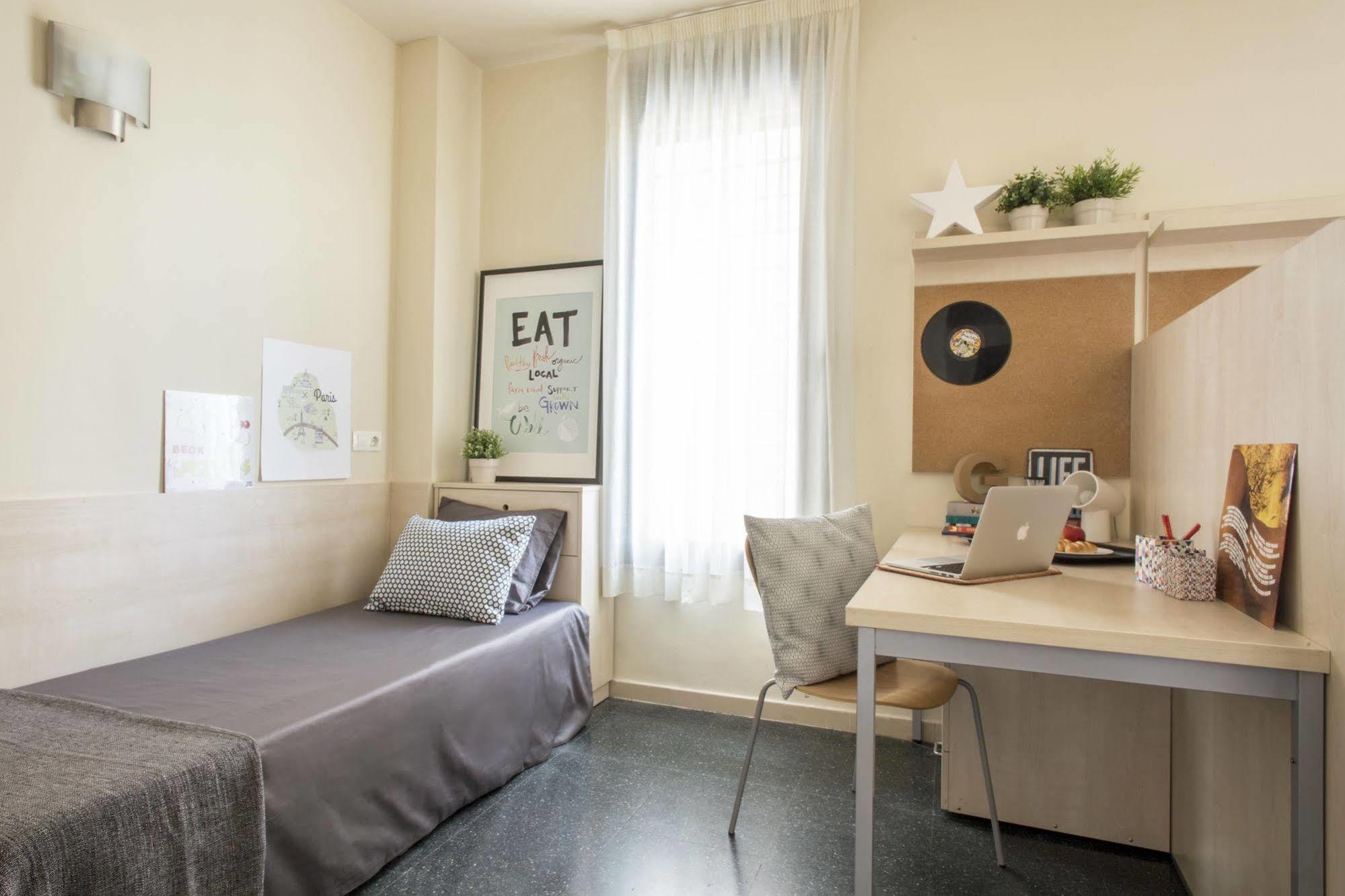 Residencia Universitaria Resa Giner De Los Rios Алькала-де-Энарес Экстерьер фото