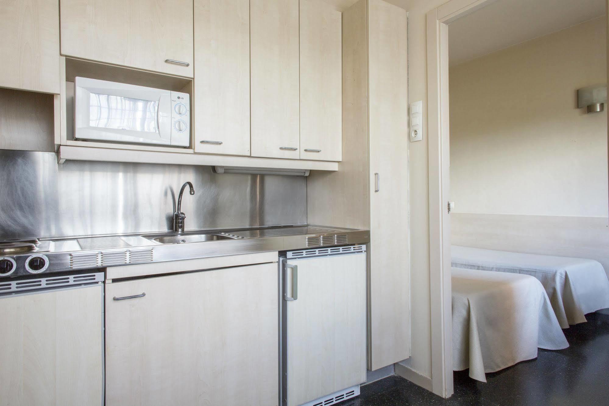 Residencia Universitaria Resa Giner De Los Rios Алькала-де-Энарес Экстерьер фото